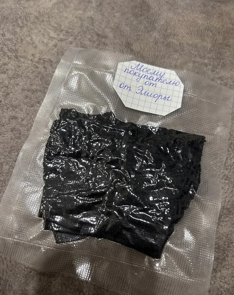 Подписанная открытка внутри упаковки